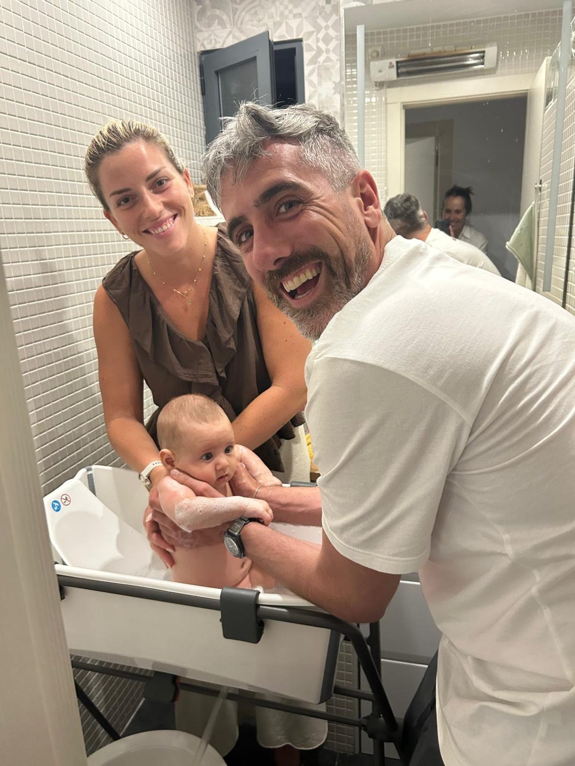 El primer baño en familia
